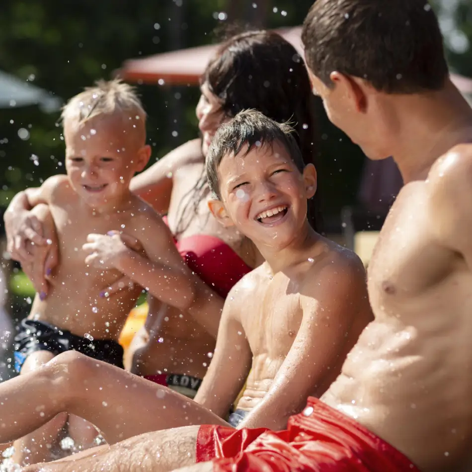 Solar-Pool-Family-InPool